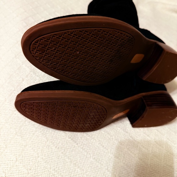 8.5 EUC Blk Lucca suede boots - Picture 8 of 12